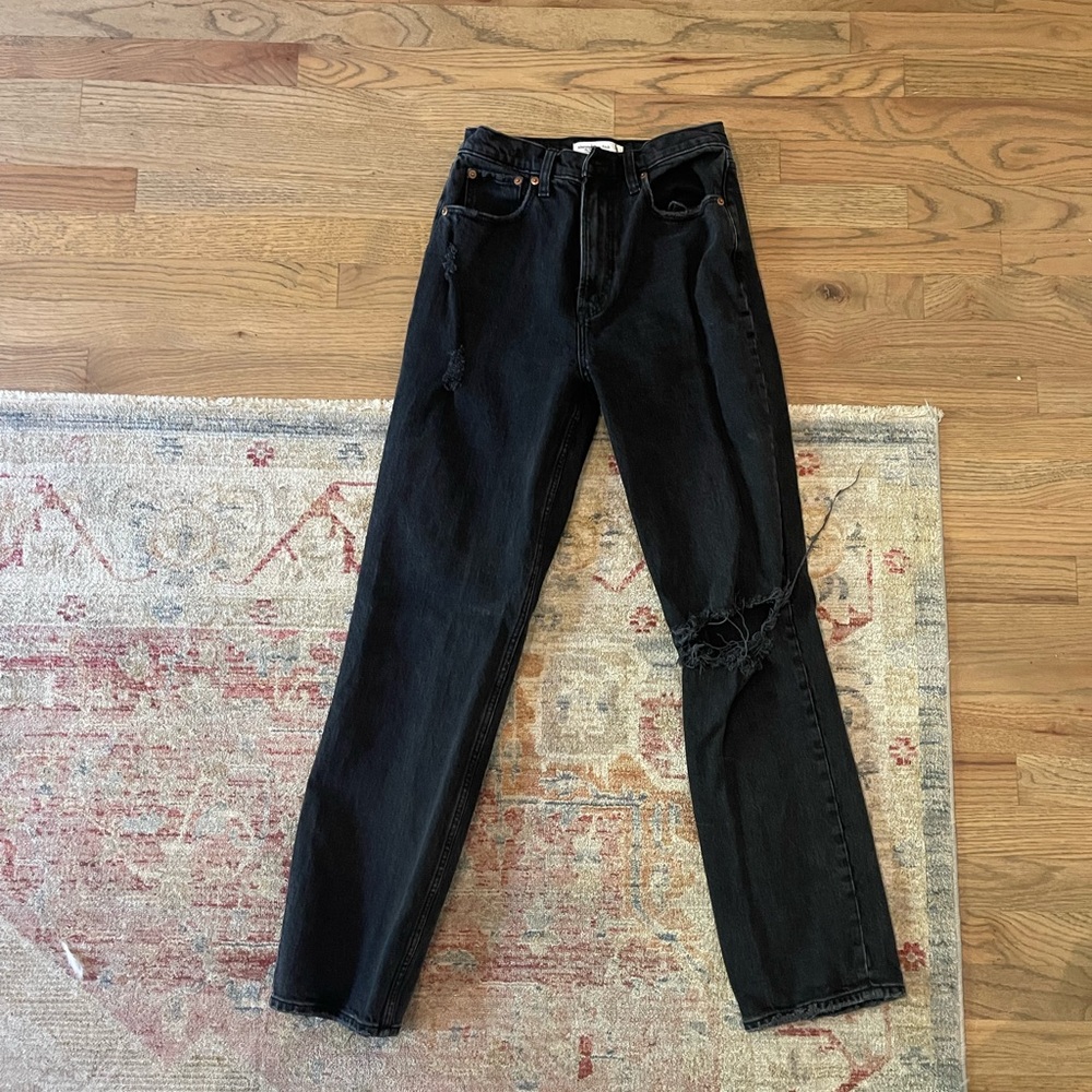 Abercrombie Black Distressed 90’s Straight High Rise Jeans